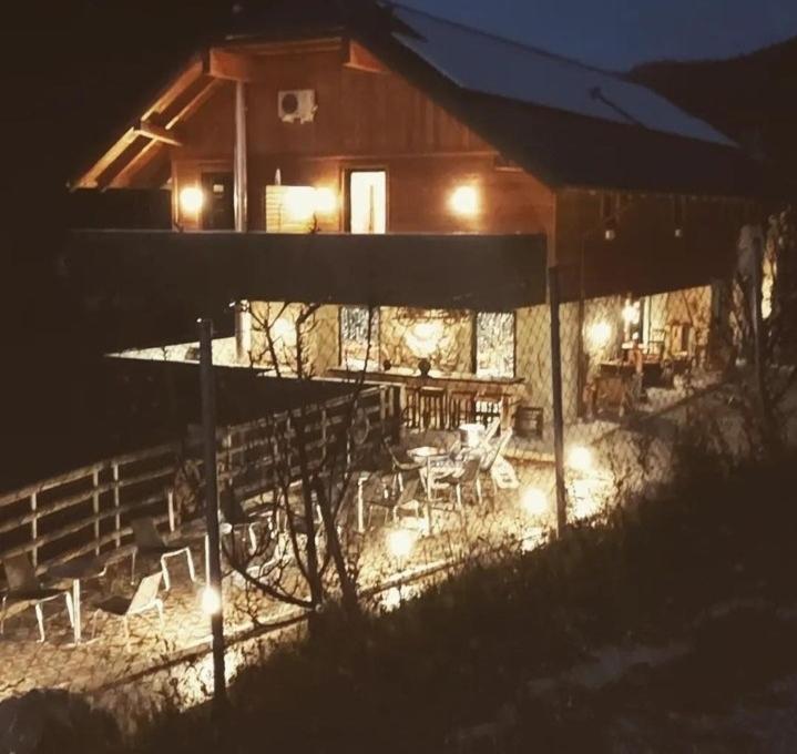 Гостьовий будинок House Jaro & Camp Jaro Веленє Екстер'єр фото